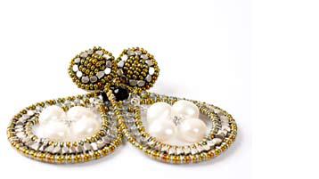 Pearl earrings by Ziio